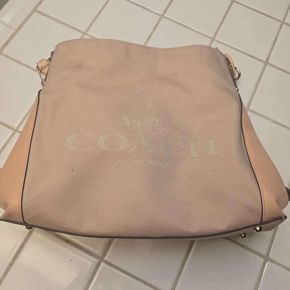 Coach Blush Pink Shoulder Bag with Gold Accents - Picture 2 of 11